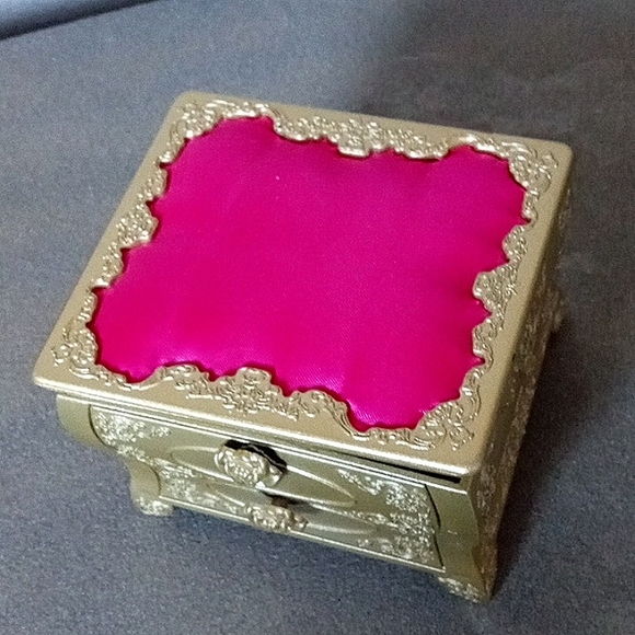 Vintage! BETSEY JOHNSON Resin Pink Rose Print Hinged Bangle Watch. New Battery!